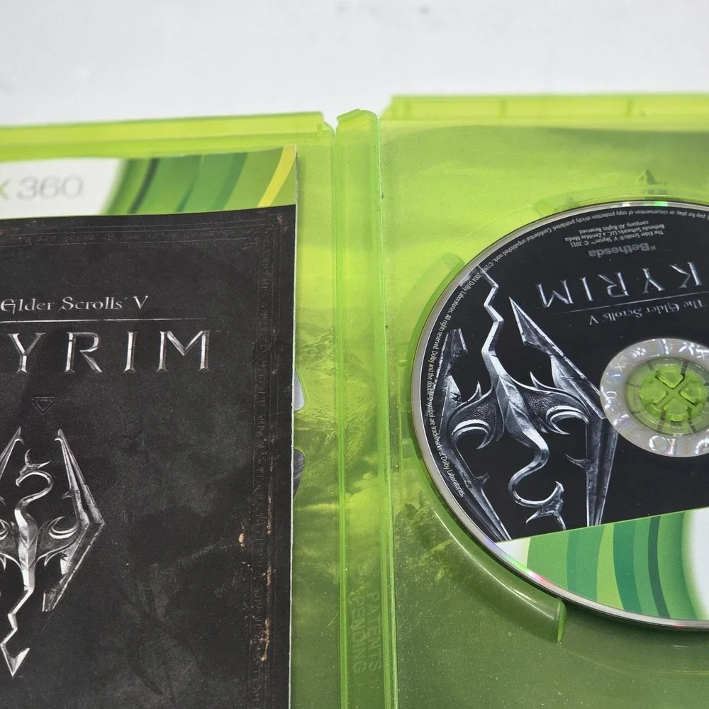 The Elder Scrolls V Skyrim Microsoft Xbox 360 Game CIB Manual Map Complete